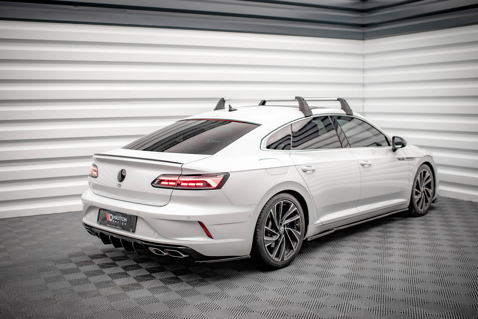 Maxton Design Heck Ansatz Flaps Diffusor für Volkswagen Arteon R schwarz Hochglanz