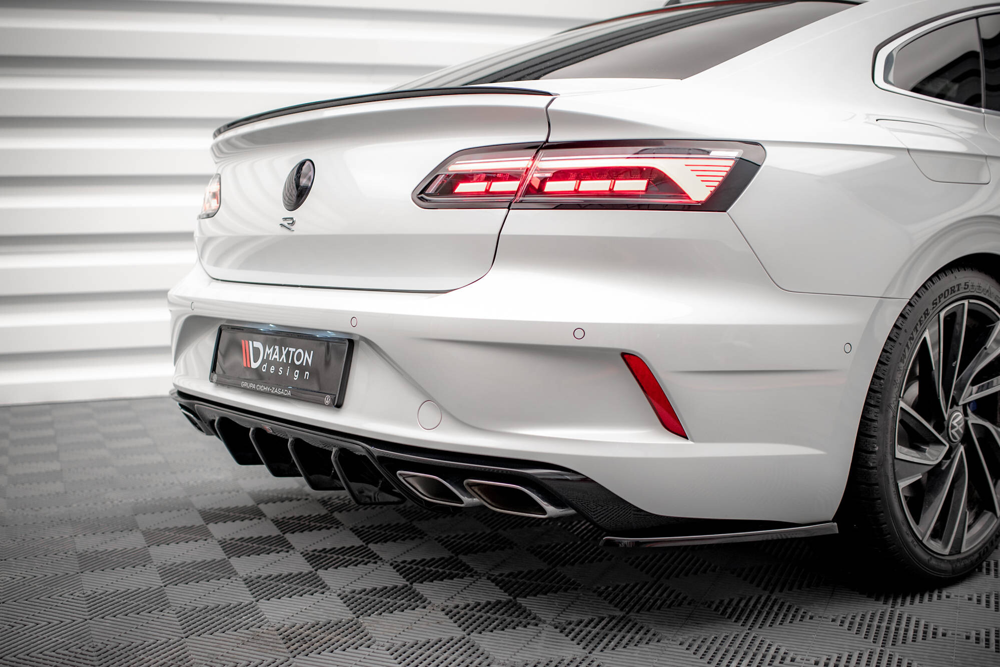 Maxton Design Heck Ansatz Flaps Diffusor für Volkswagen Arteon R schwarz Hochglanz