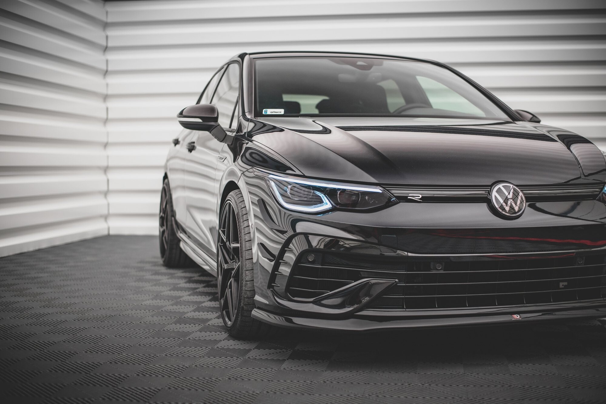 Maxton Design Front Ansatz V.5 für Volkswagen Golf R Mk8 schwarz Hochglanz