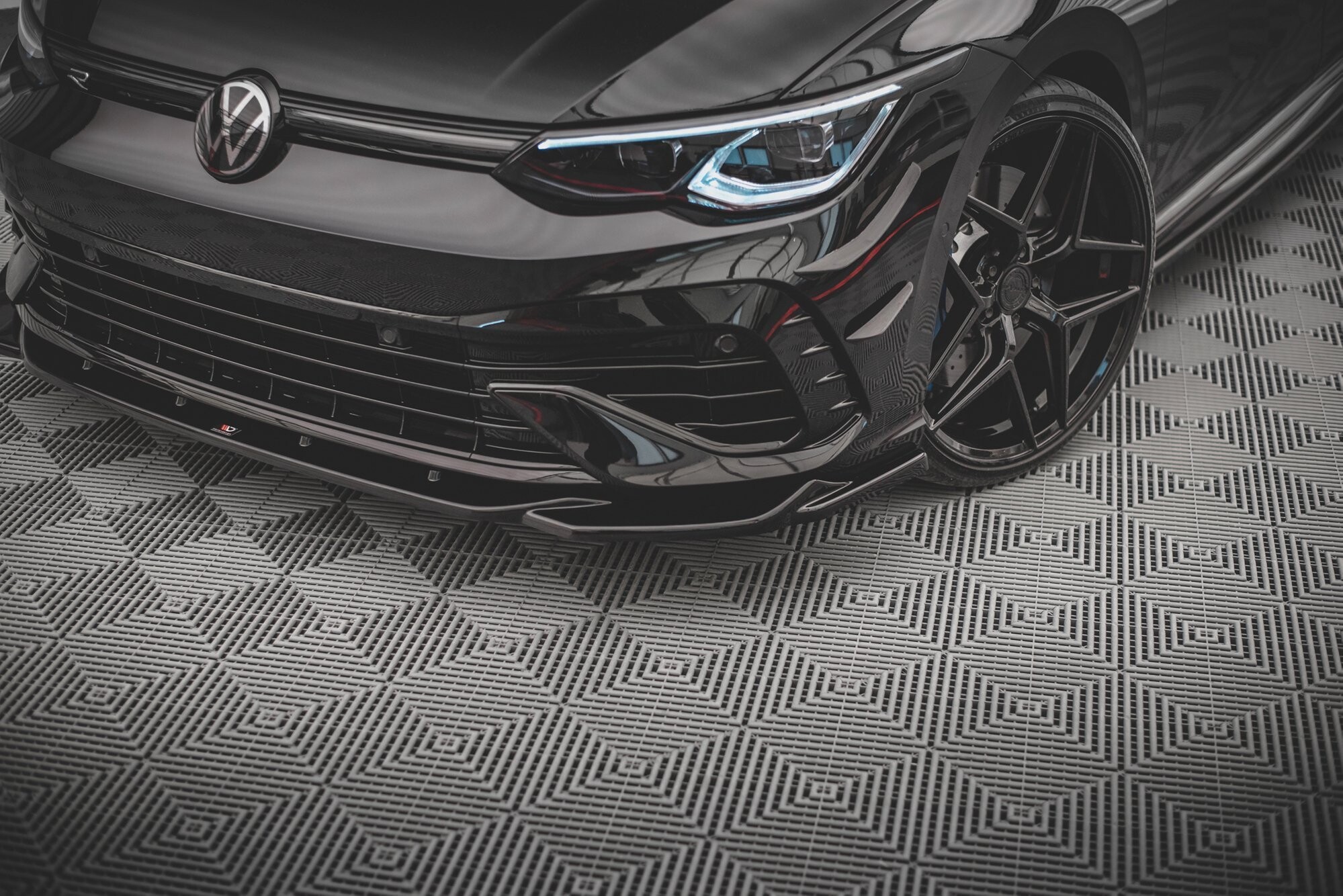 Maxton Design Front Ansatz V.4 für Volkswagen Golf R Mk8 schwarz Hochglanz